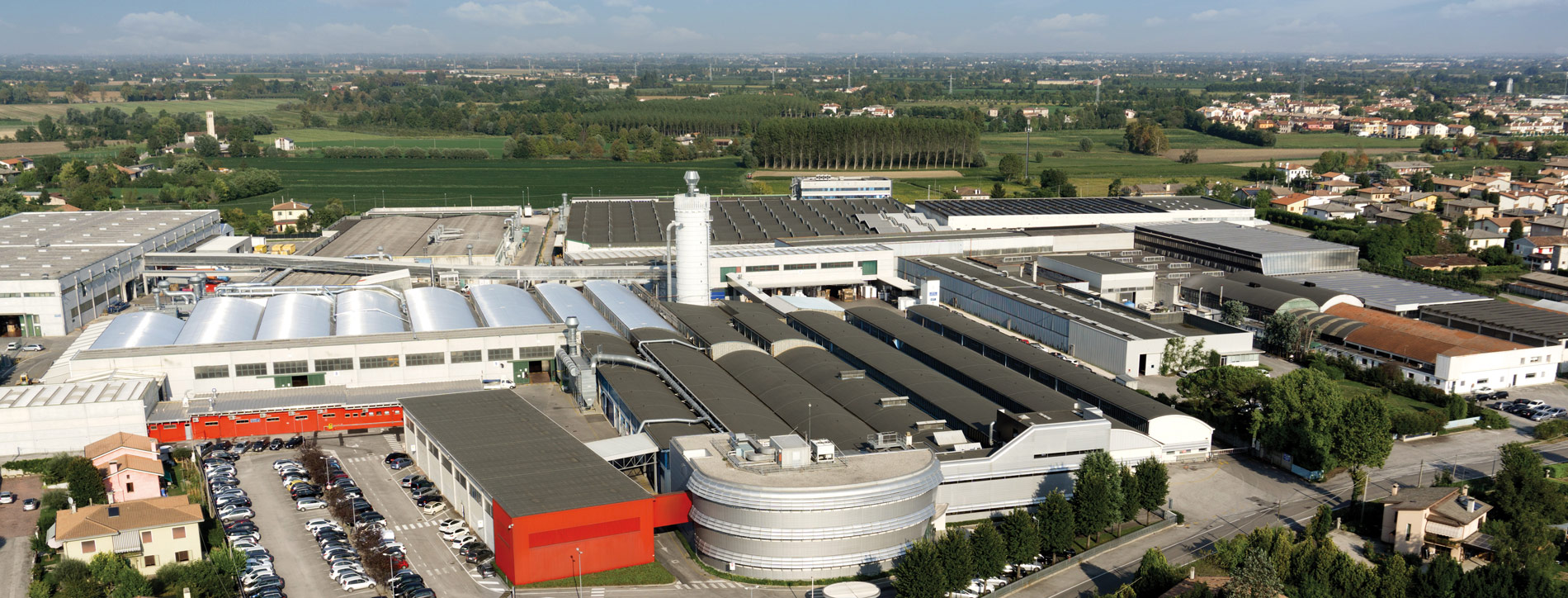 Innovation pour le cuisines modernes et plus de 50 ans de Cucine